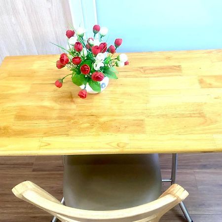 Cozy Homestay With Large Bed, Private Bathroom, Large Balcony Hanoi Esterno foto