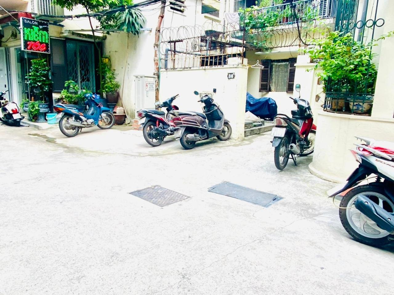 Cozy Homestay With Large Bed, Private Bathroom, Large Balcony Hanoi Esterno foto