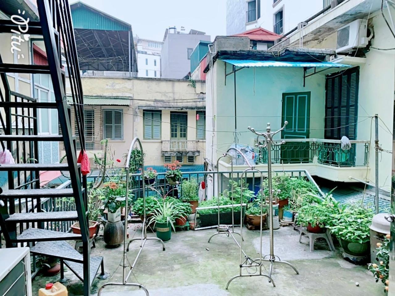 Cozy Homestay With Large Bed, Private Bathroom, Large Balcony Hanoi Esterno foto