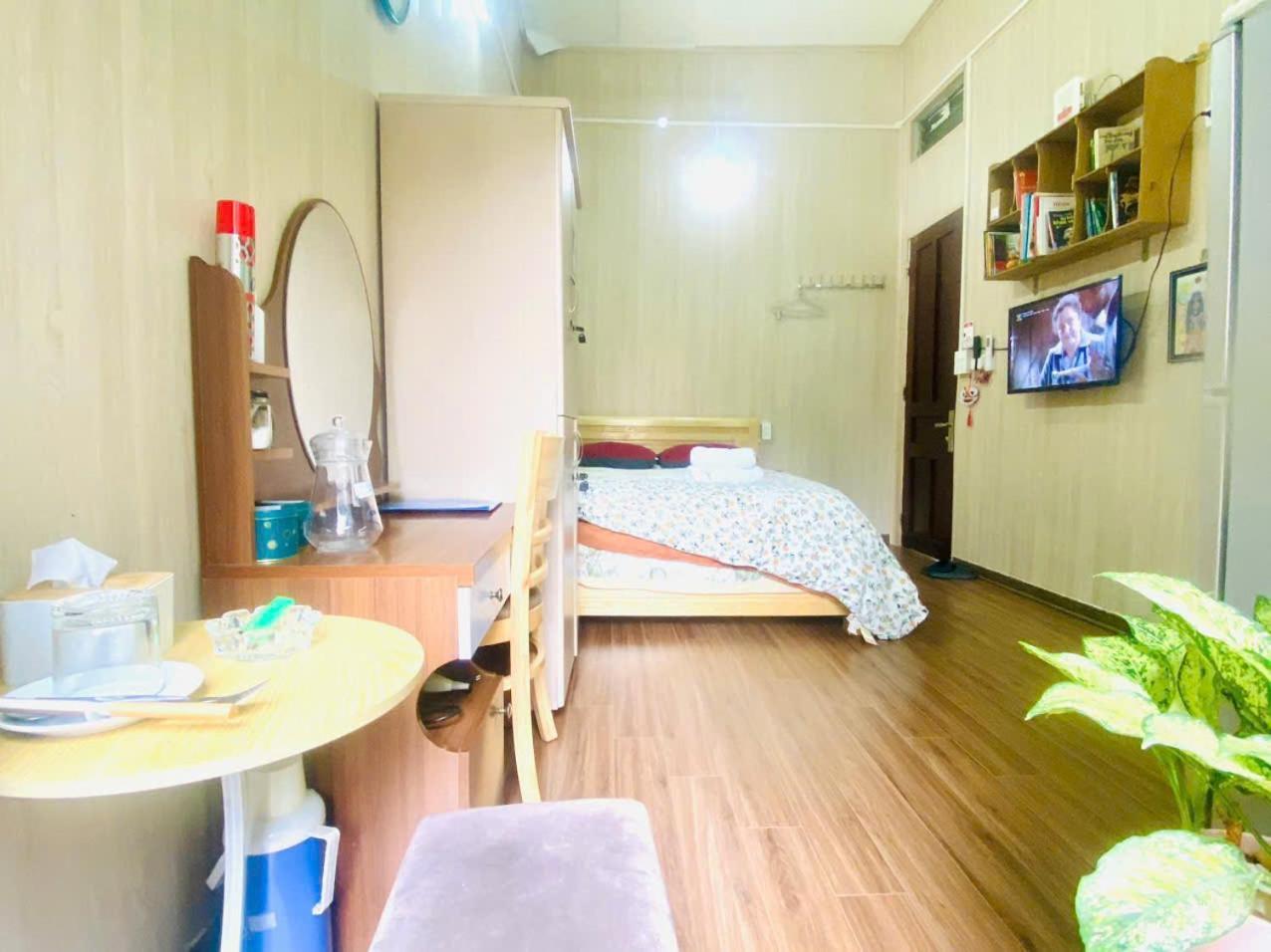 Cozy Homestay With Large Bed, Private Bathroom, Large Balcony Hanoi Esterno foto