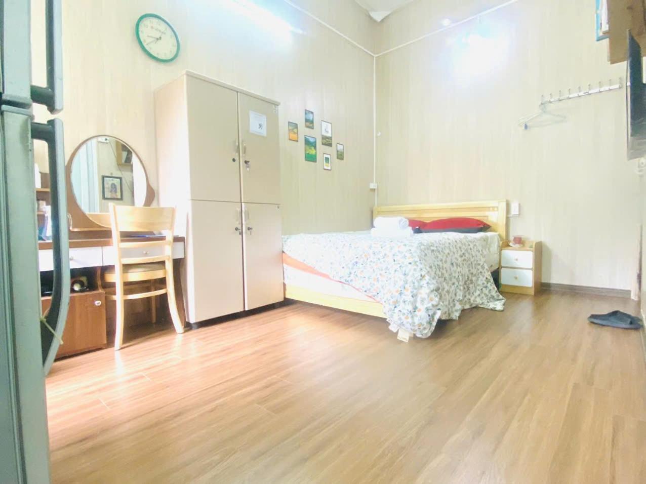 Cozy Homestay With Large Bed, Private Bathroom, Large Balcony Hanoi Esterno foto