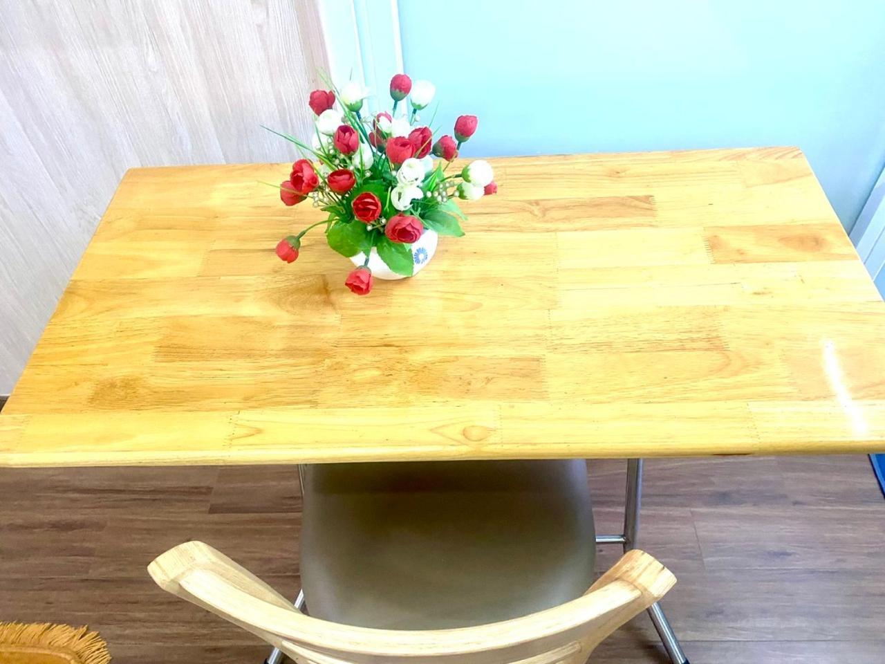 Cozy Homestay With Large Bed, Private Bathroom, Large Balcony Hanoi Esterno foto